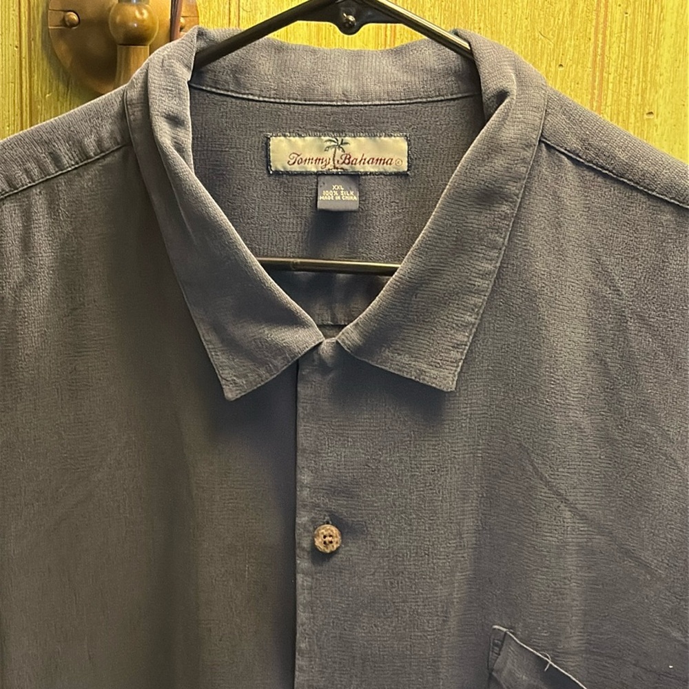 Tommy Bahama short sleeve button down shirt. Navy blue color—-XXL - Picture 1 of 4